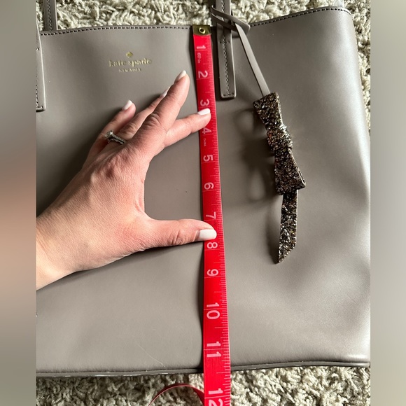 Kate Spade Karla Seton Drive Cityscape Gray Smooth Leather Tote with Glitter Bow - Picture 15 of 16